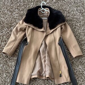Woman’s Via Spiga Camel Trench Coat with Black Fur Collar